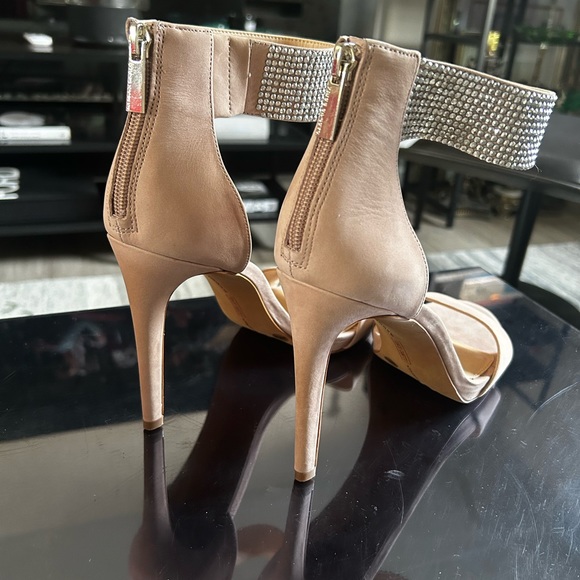 NIB Nude Pink Vince Camuto Suede/Nubuck sandals with Crystal Detail - Picture 6 of 8